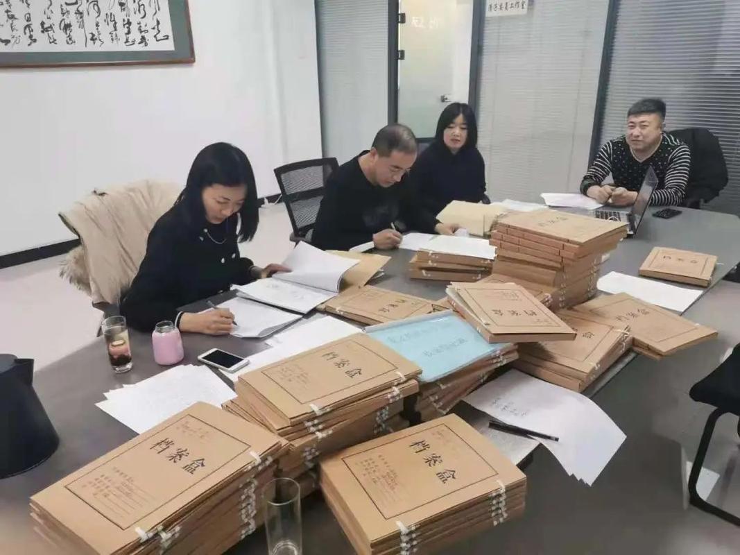 律师团队逐页梳理征拆案件证据材料场景