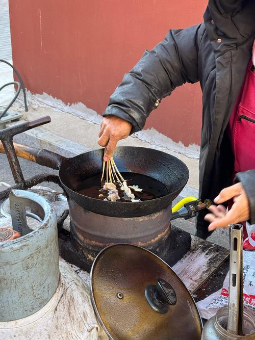 老李炸串铁锅油花翻滚