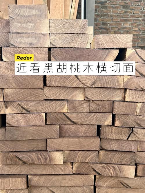 手工木质摆件截面实拍，显示整木纹理