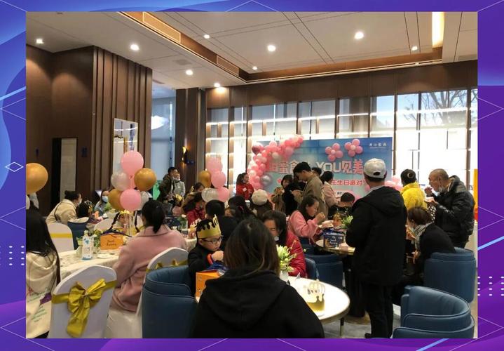 生日派对客厅拥挤聚会现场