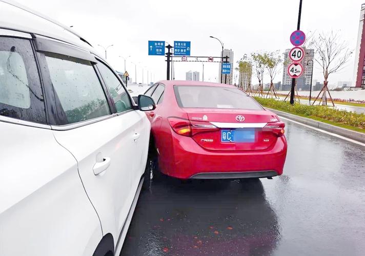 路口变道剐蹭交通事故责任认定现场图