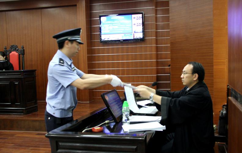 赡养费纠纷法院举证质证现场