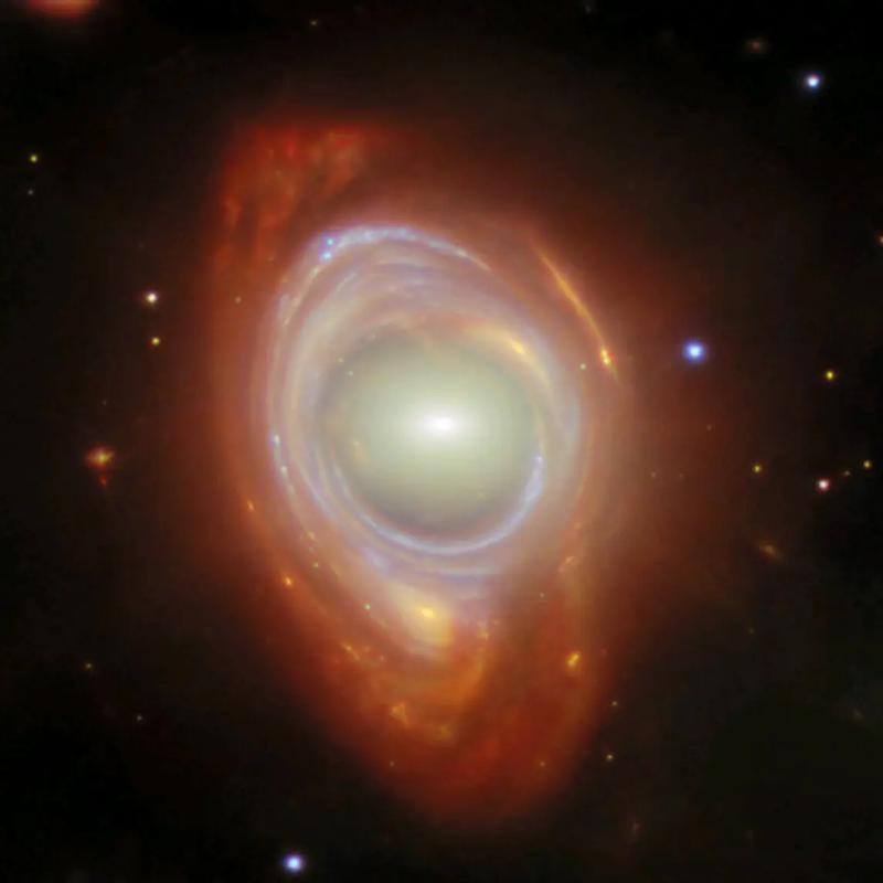韦伯望远镜拍摄的Abell 2744星系团深场图像显示引力透镜弧