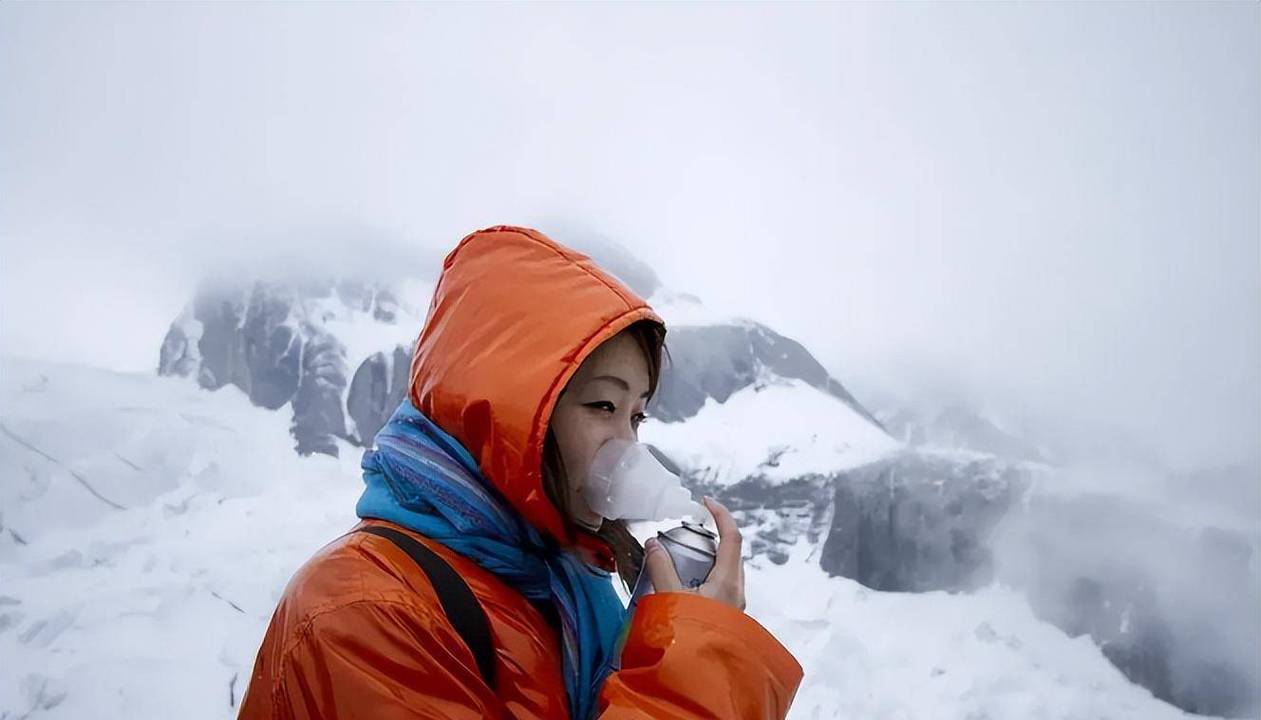 高原反应头痛吸氧场景