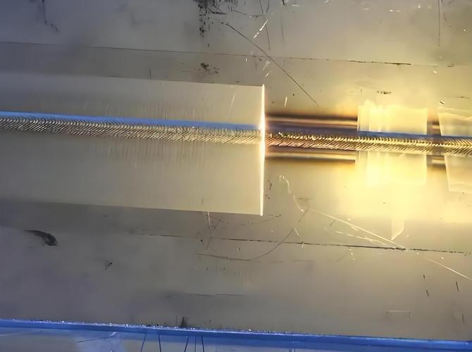 工业激光表面处理清洗作业现场图