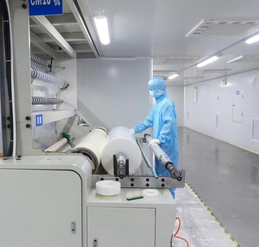 国产卷对卷纳米压印生产车间实拍