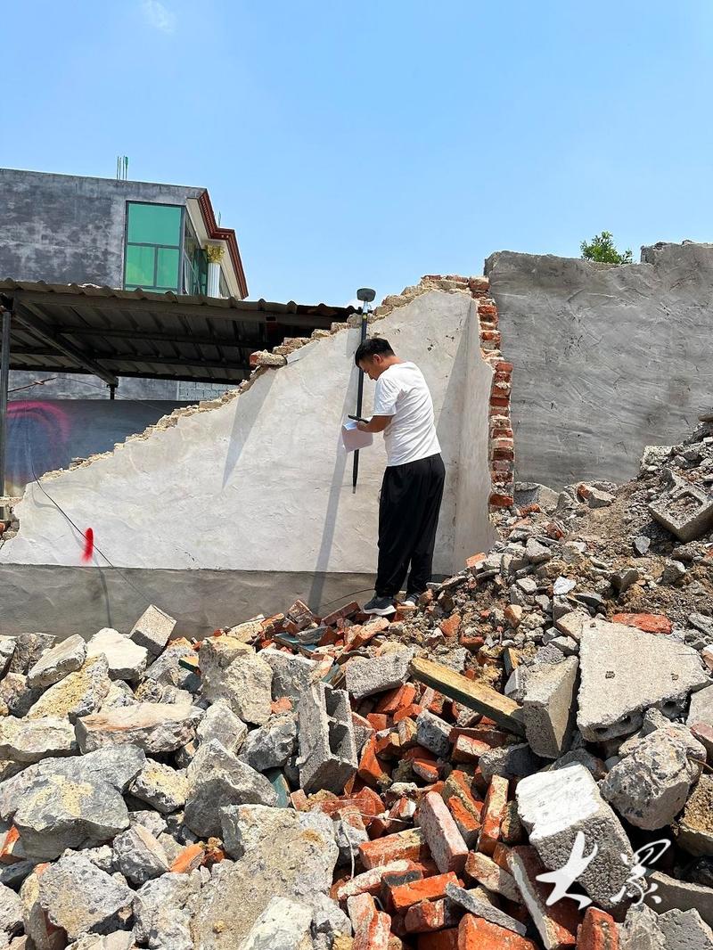 农村宗族祠堂征地拆迁测量现场照片