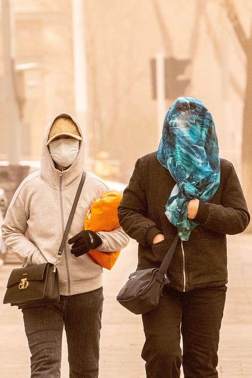 风沙天出行个人防护用品摆放图