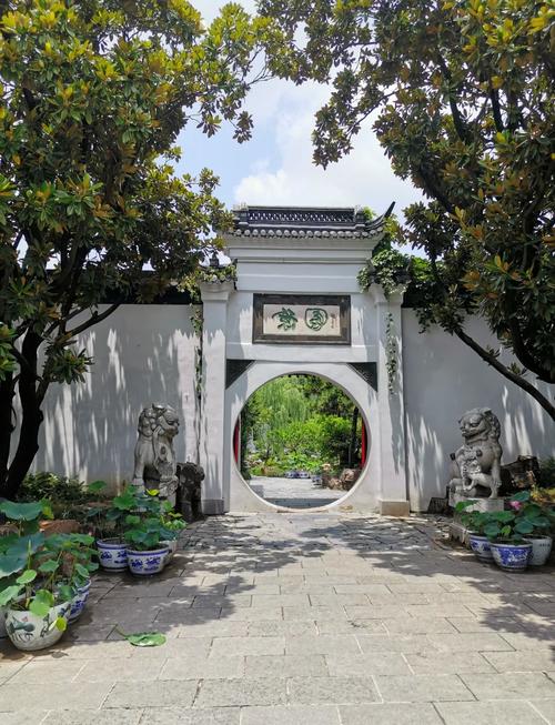 扬州瘦西湖南门春季入口景观