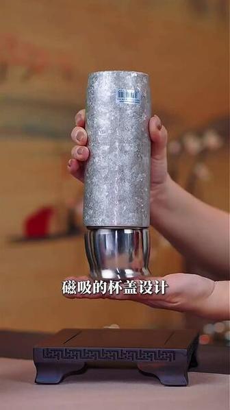 直播间主播推销航天级保温杯的录屏截图