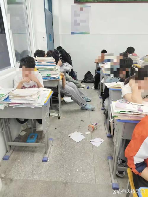 普通小学资源教室杂乱环境