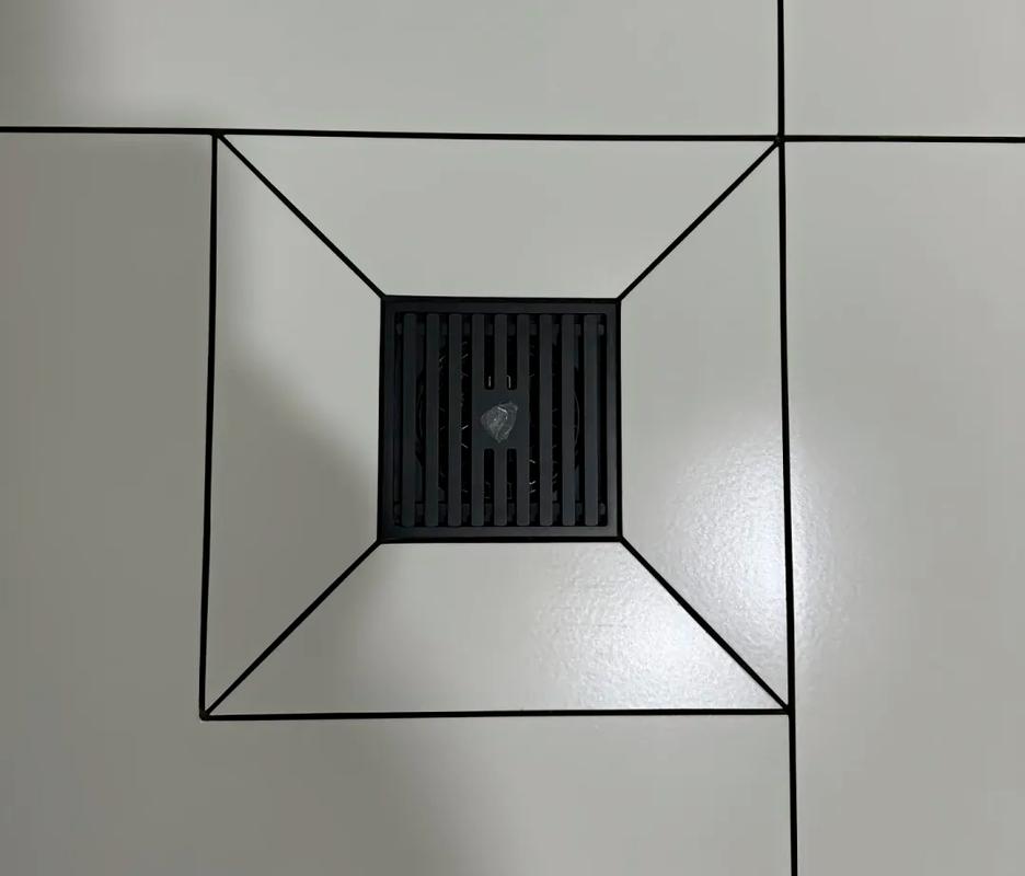 卫生间十字对缝地漏铺贴图