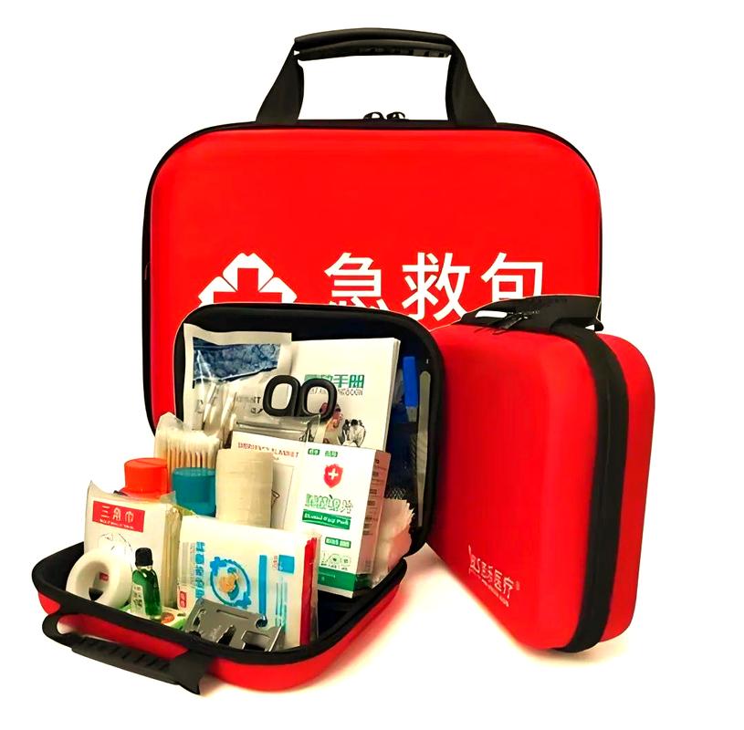 配备儿童专用医疗物品的家庭急救包内部特写