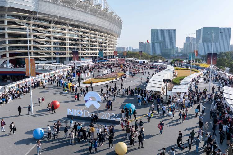 蔚来汽车用户共创线下活动现场图