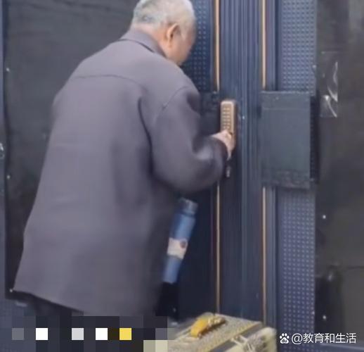 站在门口等开门的感觉，你懂吗