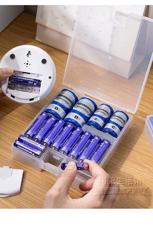 透明分格盒分类存放不同型号备用电池实拍