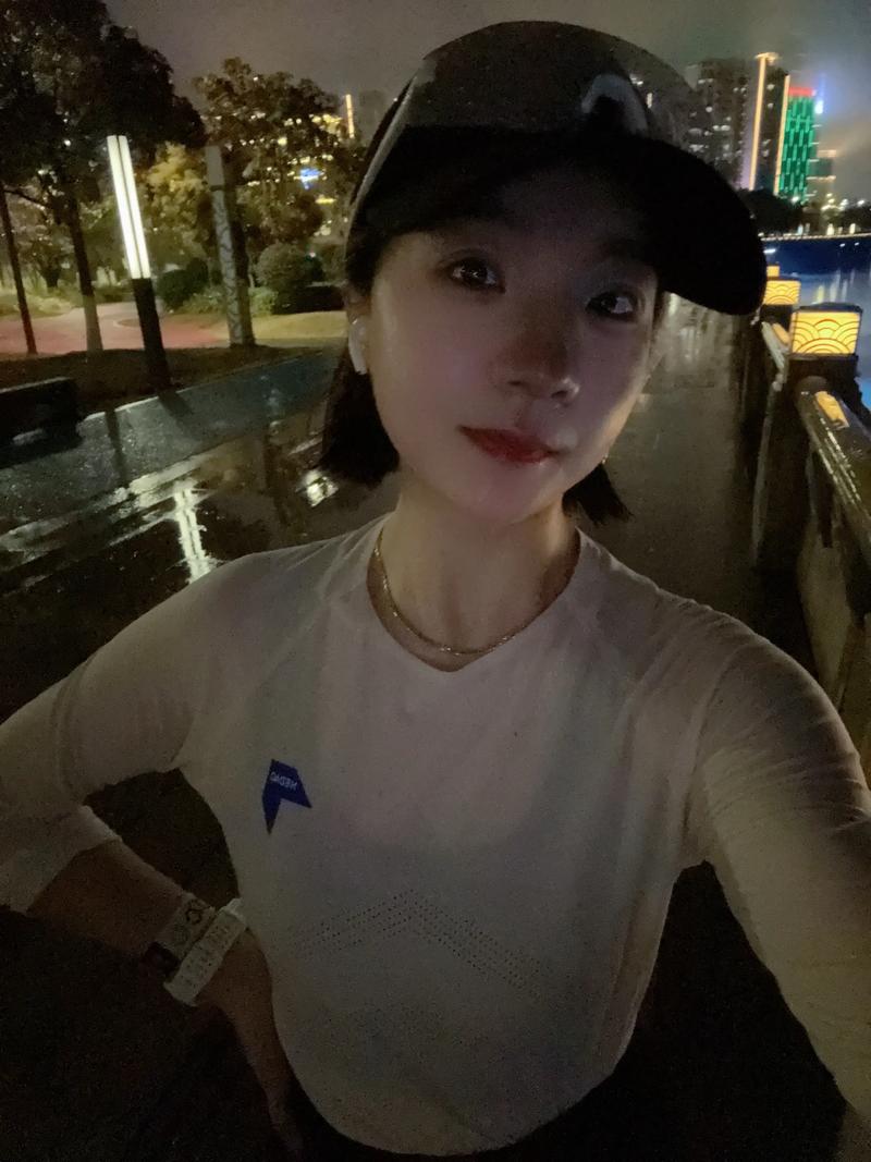 下雨天跑？那不是傻，是真爱