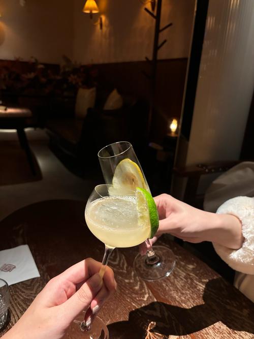 深夜书店与清吧:酒精和墨水的化学反应
