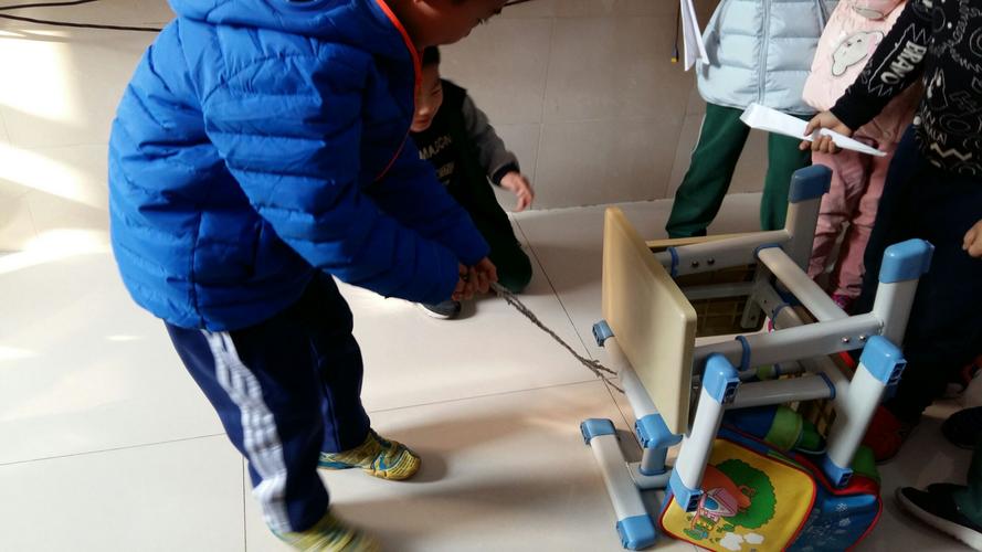 小学生用家庭晾衣架滑轮提重物亲子游戏实拍