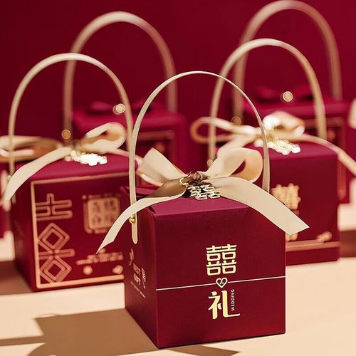 中式婚礼红色喜糖伴手礼盒搭配金色丝带