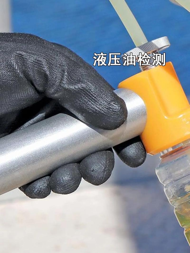 液压系统油箱油液清洁度取样检测现场
