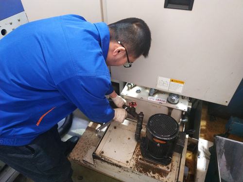数控车床厂家售后工程师上门维修现场