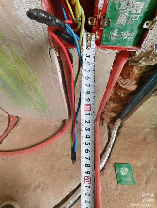 老房装修电路接线盒线径检查现场