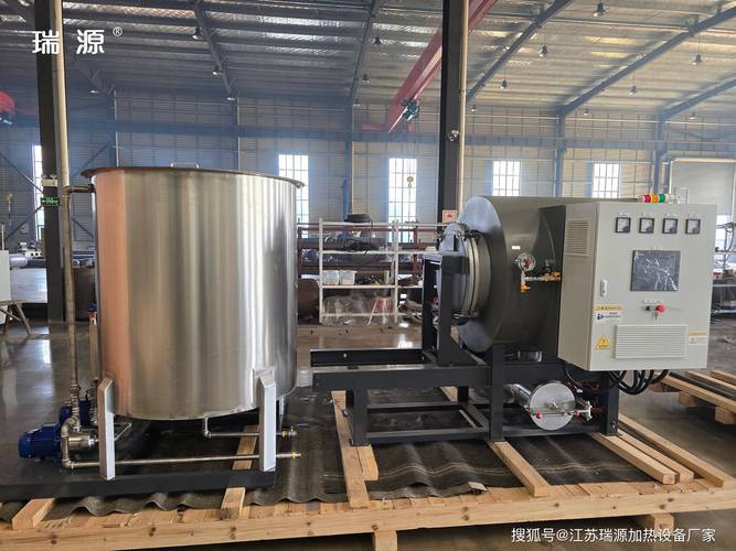 真空炉厂家工程师上门调试现场图