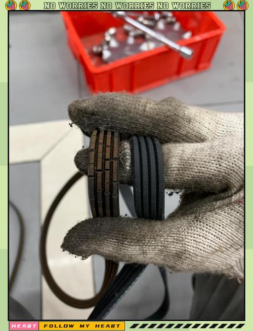 工厂生产线新旧工业皮带磨损对比图