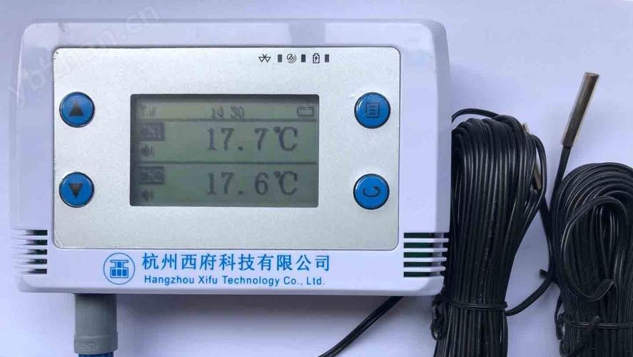 航空零部件转运箱温湿度记录仪与批次卡绑定现场图