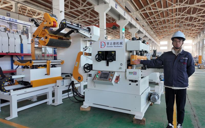 数控冲床加工6mm厚电梯钢板现场