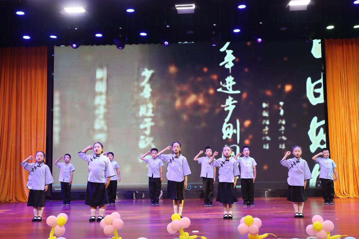 学生主题班会情景剧表演现场