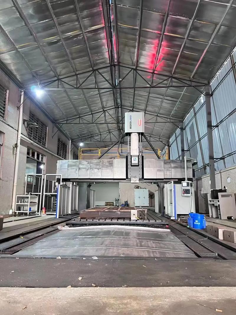 高精度定梁龙门五面体加工中心加工光伏硅晶炉底座现场图