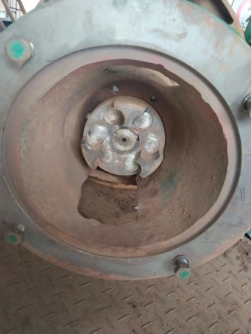 工业风机联轴器膜片开裂故障实物照片