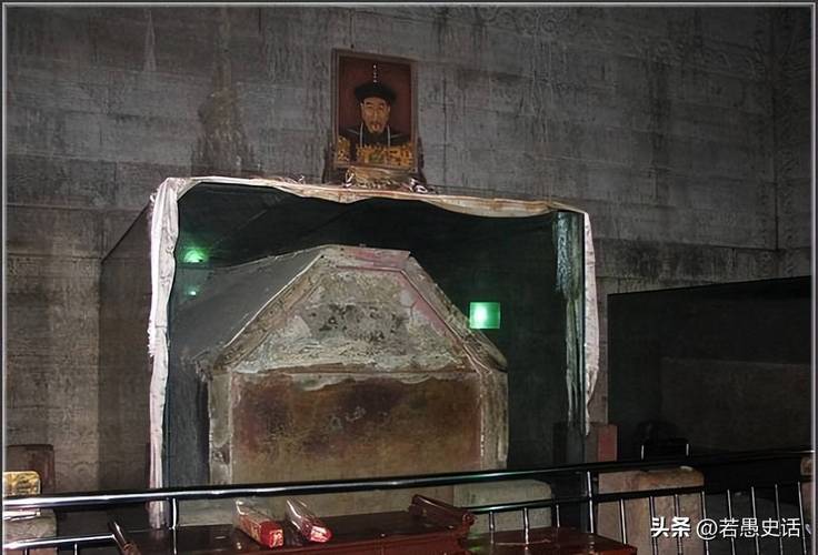 被盗挖损毁的中国古代墓葬现场图
