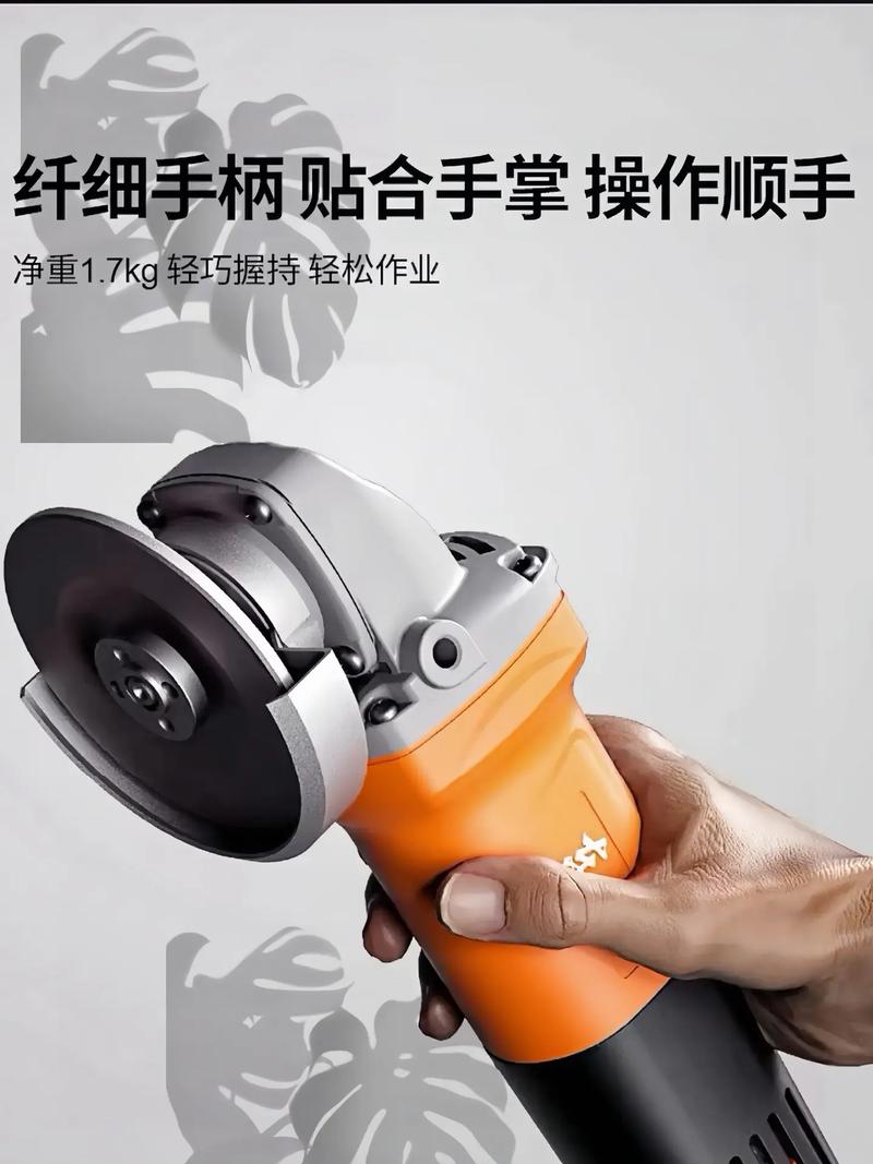 工人使用减震手套操作气动角磨机