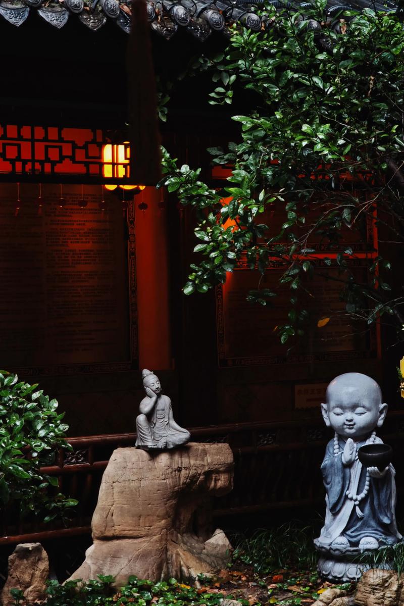 清迈寺庙听雨