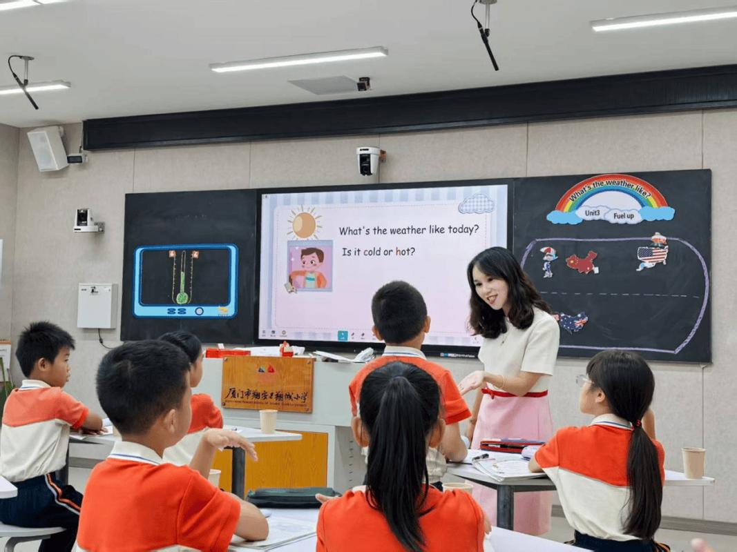 小学英语课堂感谢用语互动教学场景
