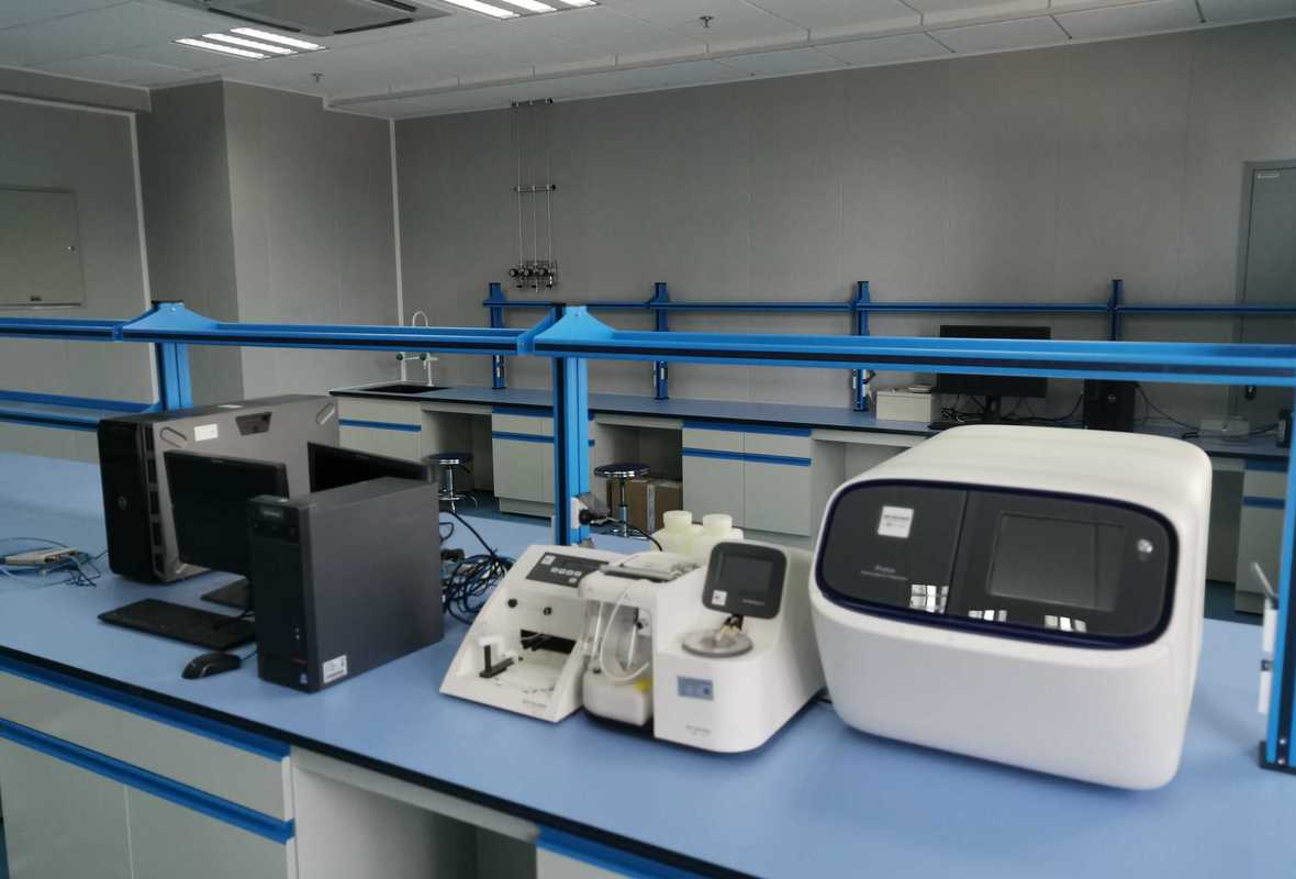 分子育种实验室基因测序工作台实拍