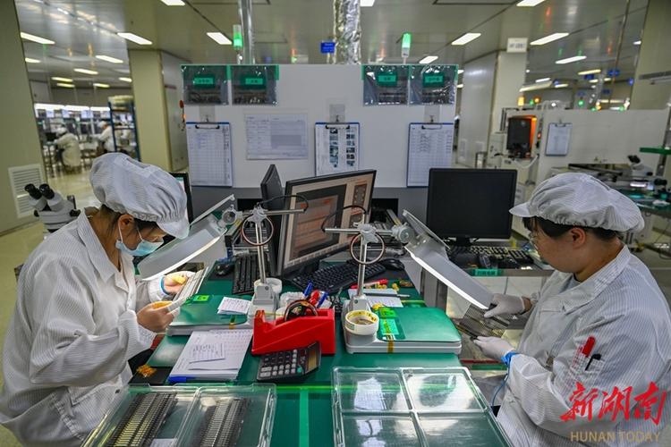 情绪识别摄像头监测工业工人