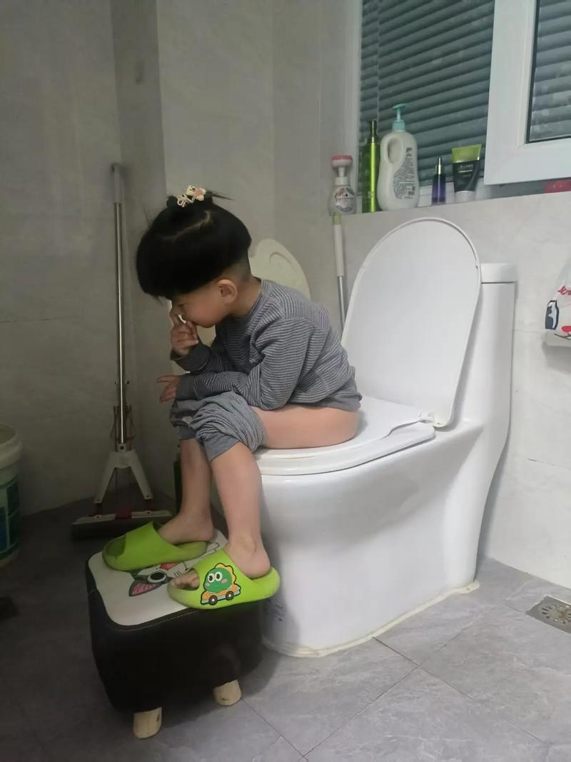 如厕反复：2岁成功脱掉纸尿裤，3岁突然天天尿裤子？这背后的真相扎心了-超级宝贝