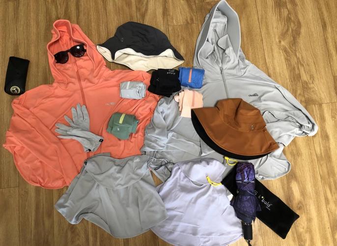 拆开的防晒便携套装物品展示图