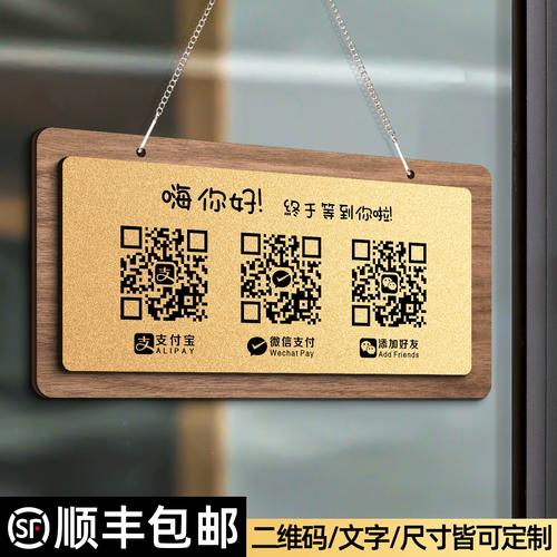 美甲店老板对着微信好友列表发愁的实拍图