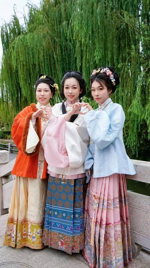 普通人消费汉服，没必要被绑架