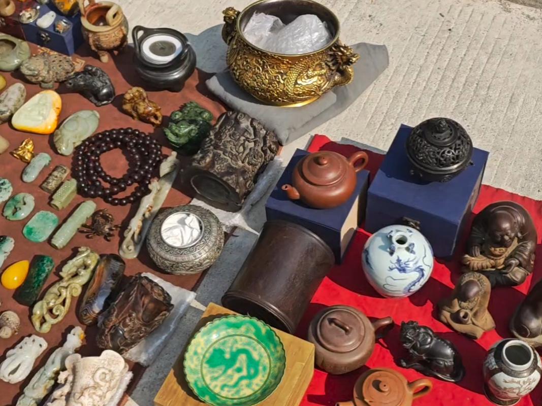 文玩地摊摆卖的来源不明古陶器