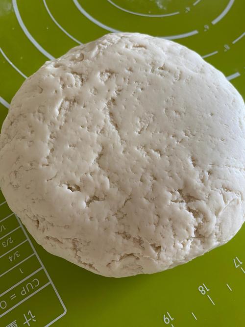 手工揉面失败的面团粗糙纹理特写