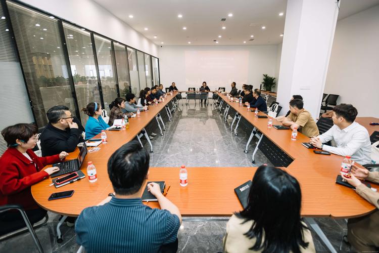 企业培训趋势:没人再为‘坐满3天凑学分’的套路买单了-团建营