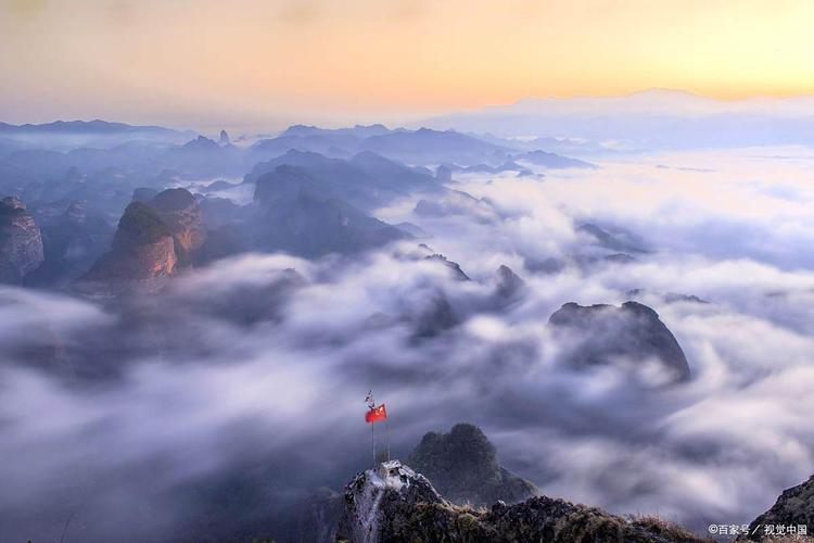 崀山八角寨鲸鱼闹海云海景观