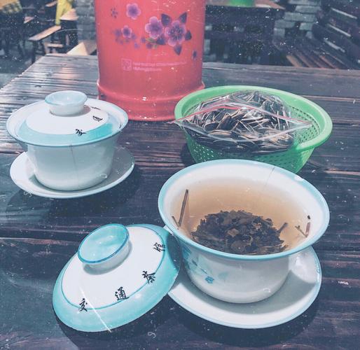 第三天:老茶馆里泡半天,再淘一袋子旧货