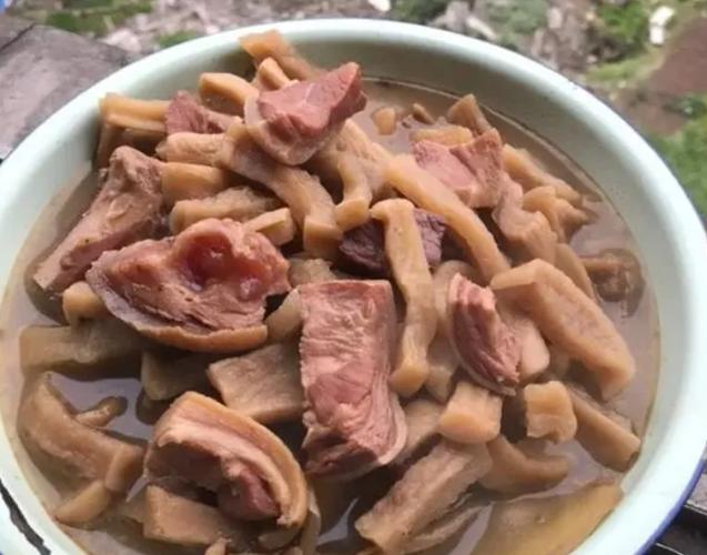 南漳印象老家农家腊猪蹄炖干萝卜